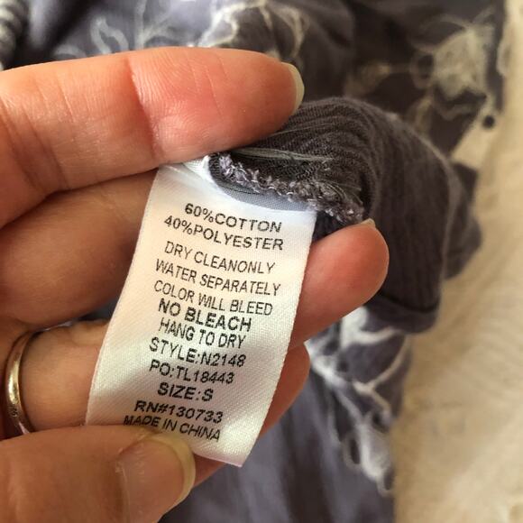 Umgee Floral Embroidered Sleeveless Blouse Small Crinkle Sheer Tunic Boho Chic - Picture 10 of 12